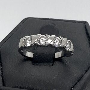 Vtg 925 Sterling Silver X & O Hugs and Kisses design CZ Ring Size 5